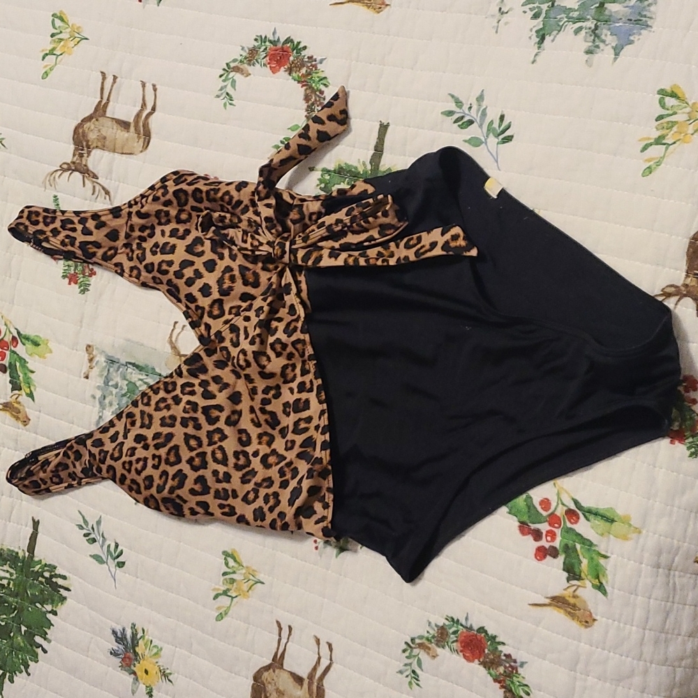 Size 4 Summersalt 'The perfect wrap one piece'
